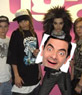 Die Band Tokio Hotel mit einem Foto Ihrer besten Fan 
