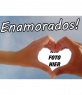 Fotomontage, in der Ihr Foto ist innerhalb eines Herzens mit Händen gemacht sind eingerahmt. Für die Liebhaber gestehen sich ihre Liebe. Ideal für E-Mail am Valentinstag.