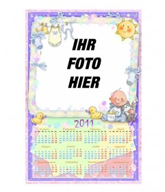Kalender für 2011 in Kastilien, mit einem Foto Kundenwünschen angepasst werden.Die Zusammensetzung ist in blau. Wir sehen ein Baby umklammert eine Katze und Baby Dinge wie Kleidung oder Spielzeug Bad. In der oberen rechten Ecke sehen wir ein Lächeln so 
