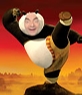 In dieser Fotomontage erscheinen als das Kind Star des Films Kung Fu Panda.Setzen Sie Ihr Gesicht in diesem Charakter, während Übungen auf einem Felsen in einer erhöhten Position unter einem Himmel von Rot und Gold. Es scheint, unser Freund bekommt eine Menge um fit zu bleiben.