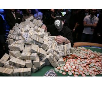 fotomontage eines gewinners von einer million dollar poker zu spielen