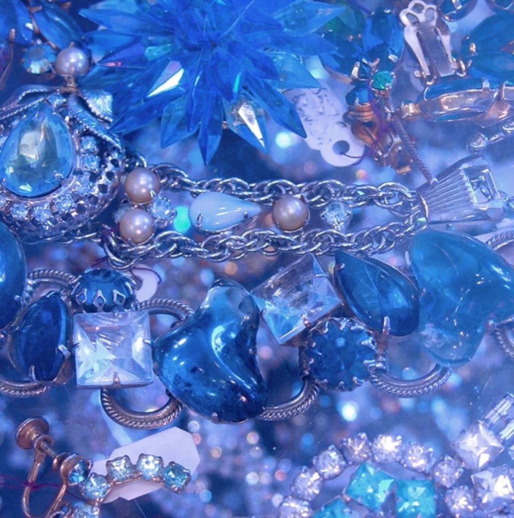 Spiel um Ihr Gesicht in eine dieser blauen Diamanten und Edelsteine ​​zu..