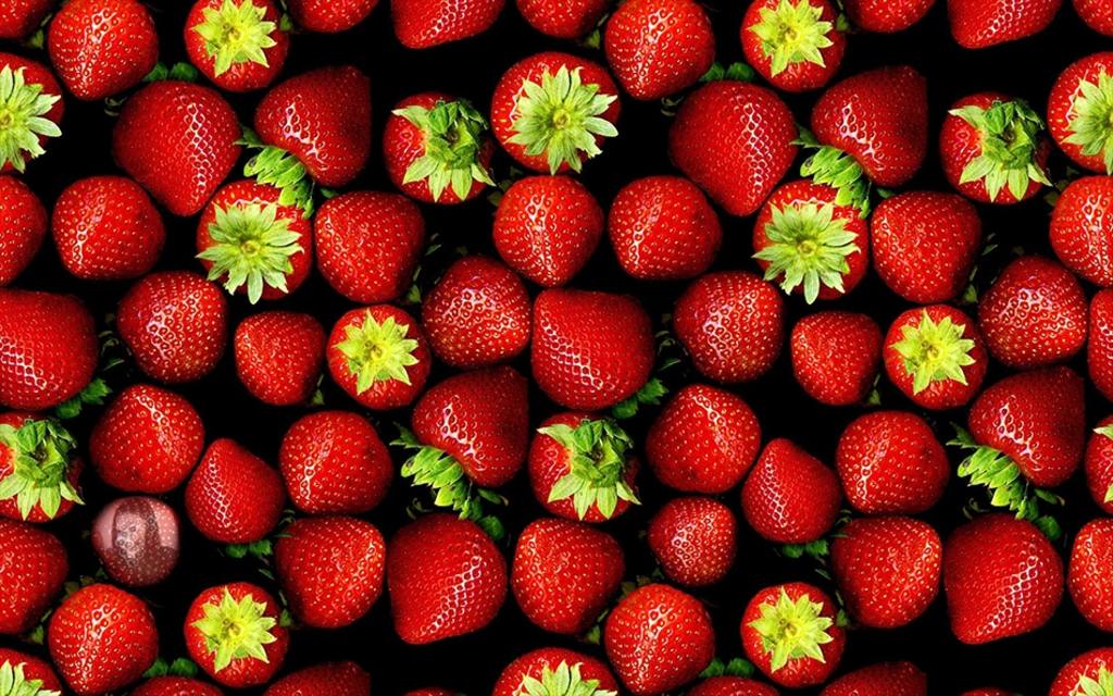 Foto Spiel auf Ihr Bild in einem Bild voller Erdbeeren setzen ..