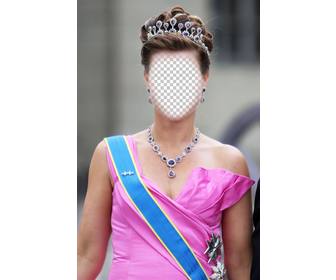 fotomontage einer prinzessin mit krone und in gala gekleidet setzen sie nun ihr gesicht