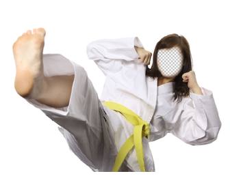 fotomontage eines madchens karate mit einem weißen kimono zu uben