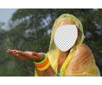 fotomontage eines madchens mit gelben regenmantel im regen