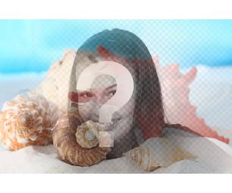 fotomontage um eine collage mit muscheln und muscheln in den sand am strand an einem foto von ihnen machen