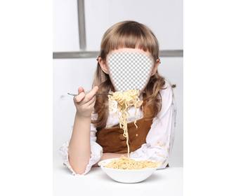fotomontage eines madchens mit einem teller spaghetti essen
