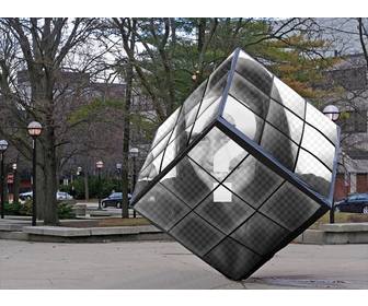 rubiks cube als denkmal der straße wo sie ihr bild setzen konnen