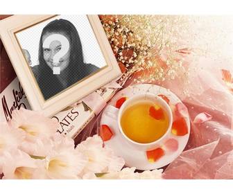 foto-rahmen mit blumen um ihr bild mit rosenblattern und einer tasse tee setzen