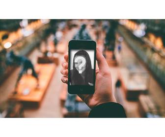 collage ihr foto auf einem iphone in ein museum gebracht