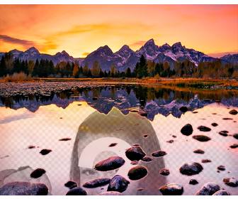 veroffentlichen sie ihre reflexion in einem see bei sonnenuntergang