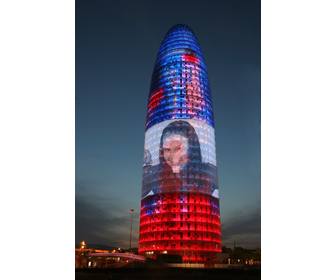 fotomontage in dem ull ihr foto auf der agbar-turm in barcelona