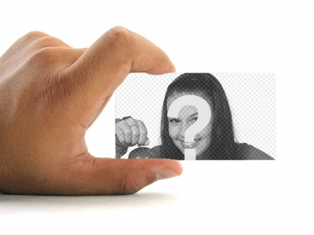 Fotomontage, Ihr Foto auf einer Visitenkarte von einer Hand mit weißem Hintergrund gehalten..
