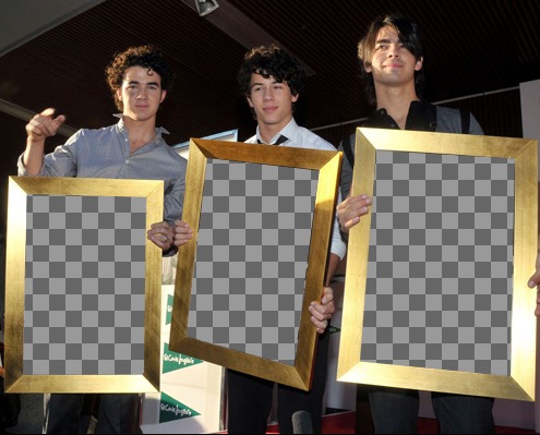 Fotomontage von Kevin, Joe und Nick von den Jonas Brothers, die drei Fotos, die Sie hochladen halten..